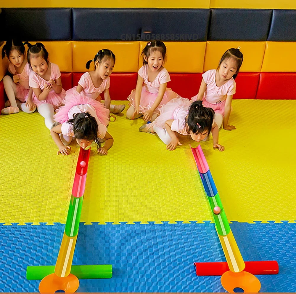 Cooperative Team-Building Track Game – Outdoor/Indoor Kids & Adult Party Set, 5 Half-Pipes + 2 Ping Pong Balls, 40 & 50 cm (15.7 & 19.7 in)